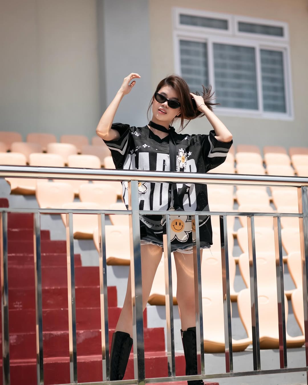 em xinh say hi Pháo 
