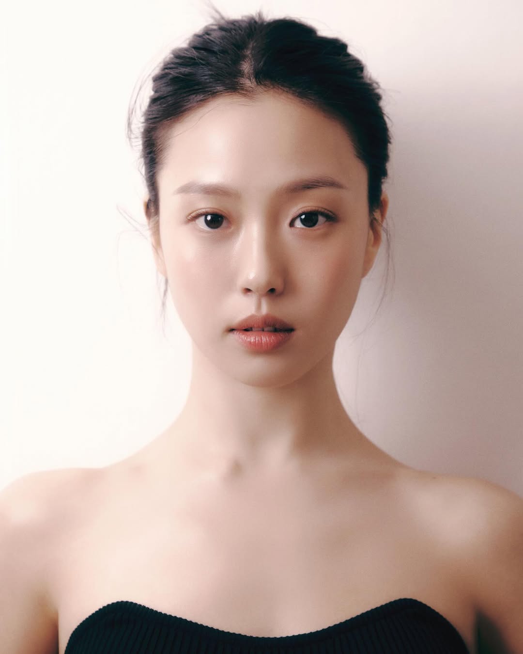 elle-10-su-that-ve-nu-dien-vien-go-min-si (11)
