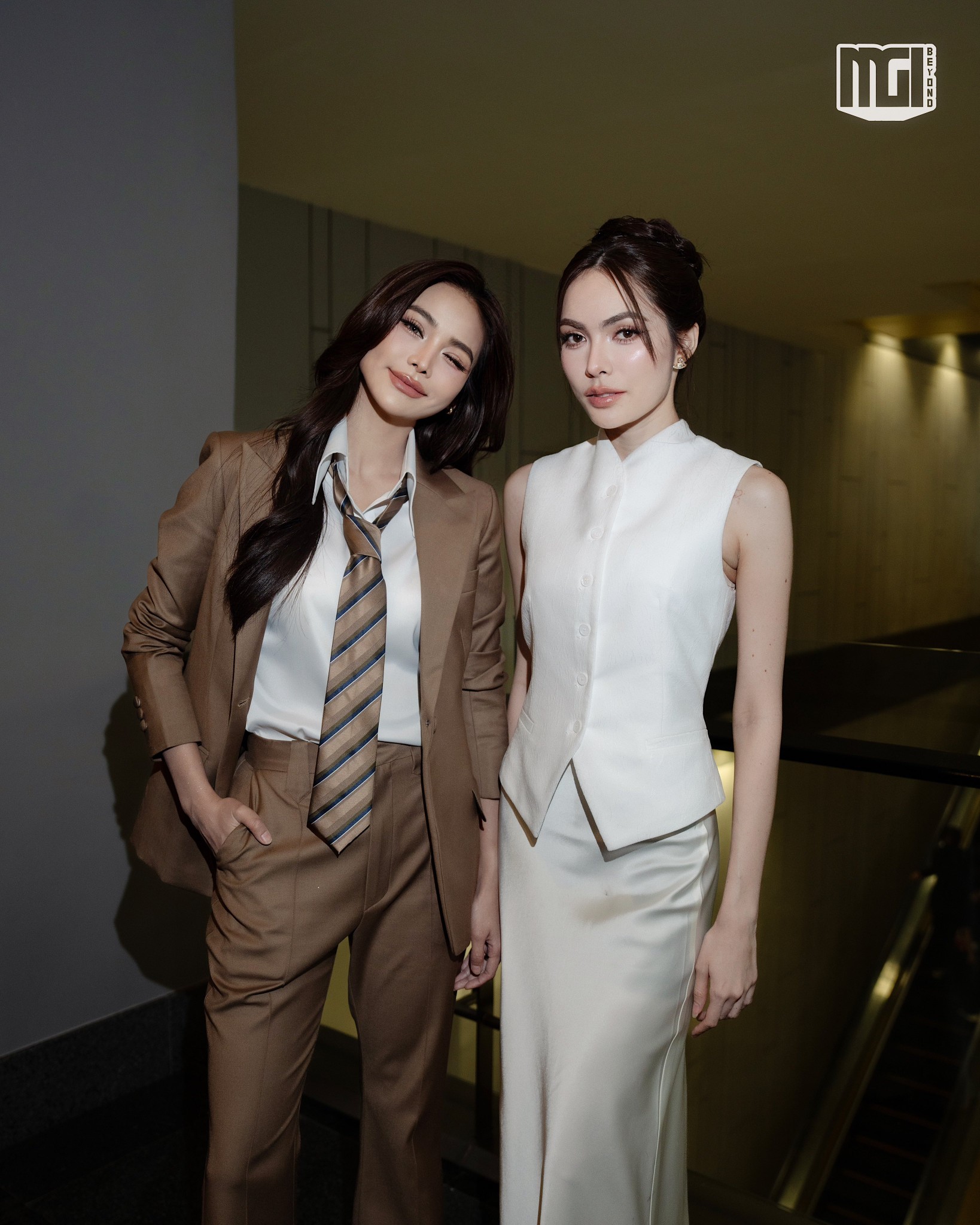 elle-cap-doi-bach-hop-thai-phong-cach-englot