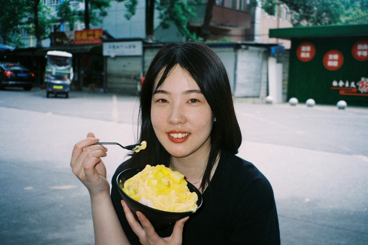 Bài trắc nghiệm về cô gái châu Á ăn bingsu