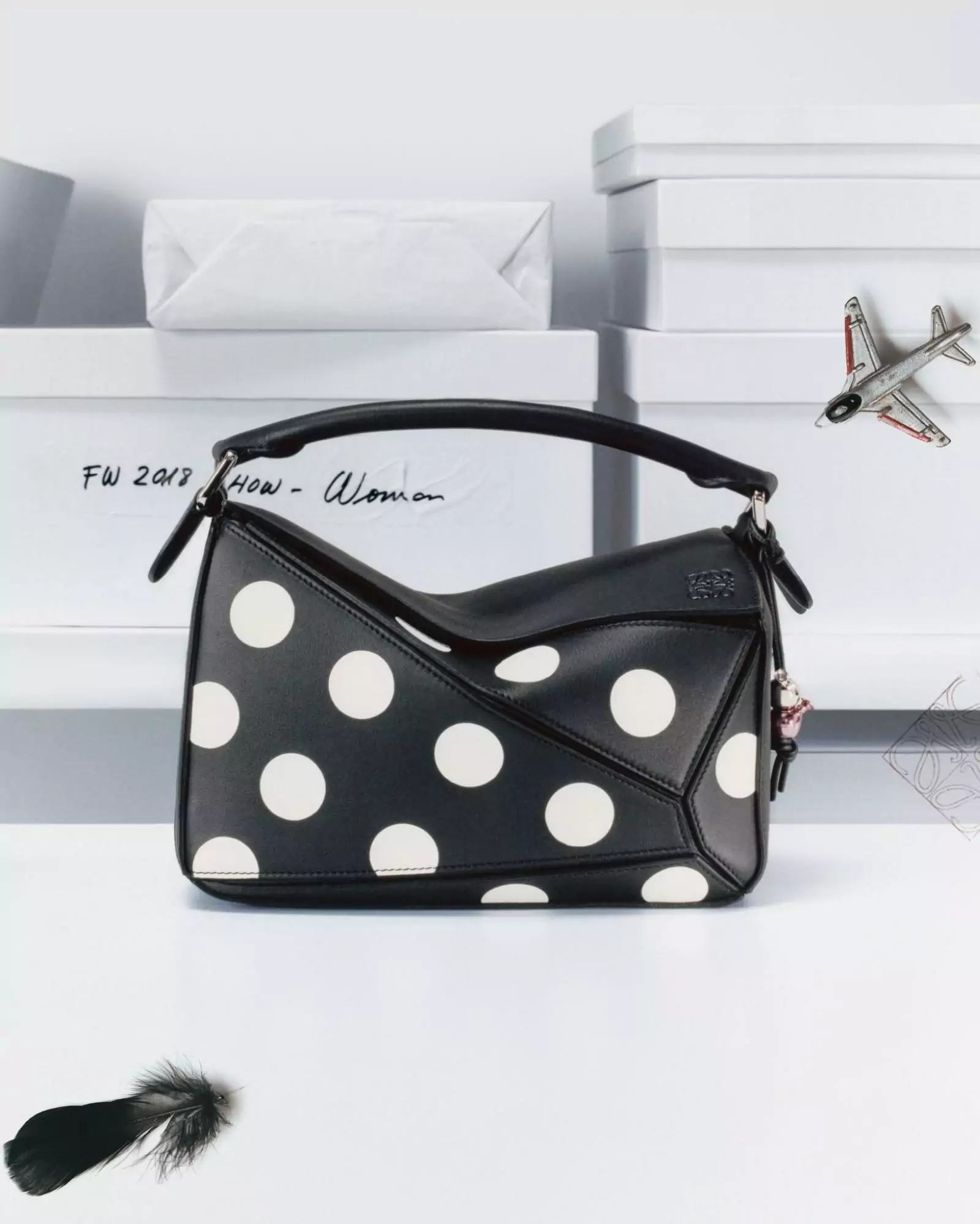 túi chấm bi Loewe 
