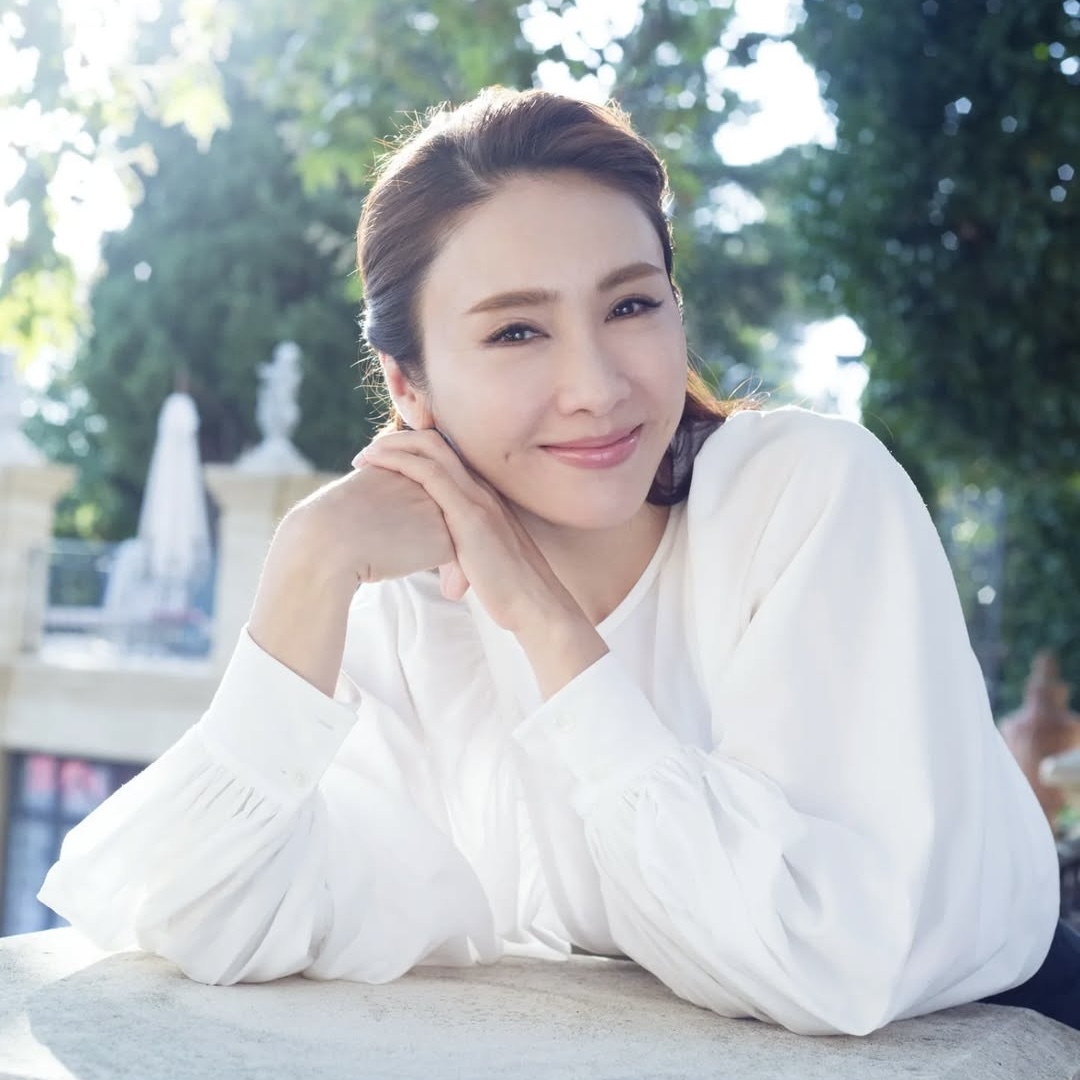 Hình ảnh nữ diễn viên Lê Tư với làn da mịn màng, rạng rỡ.