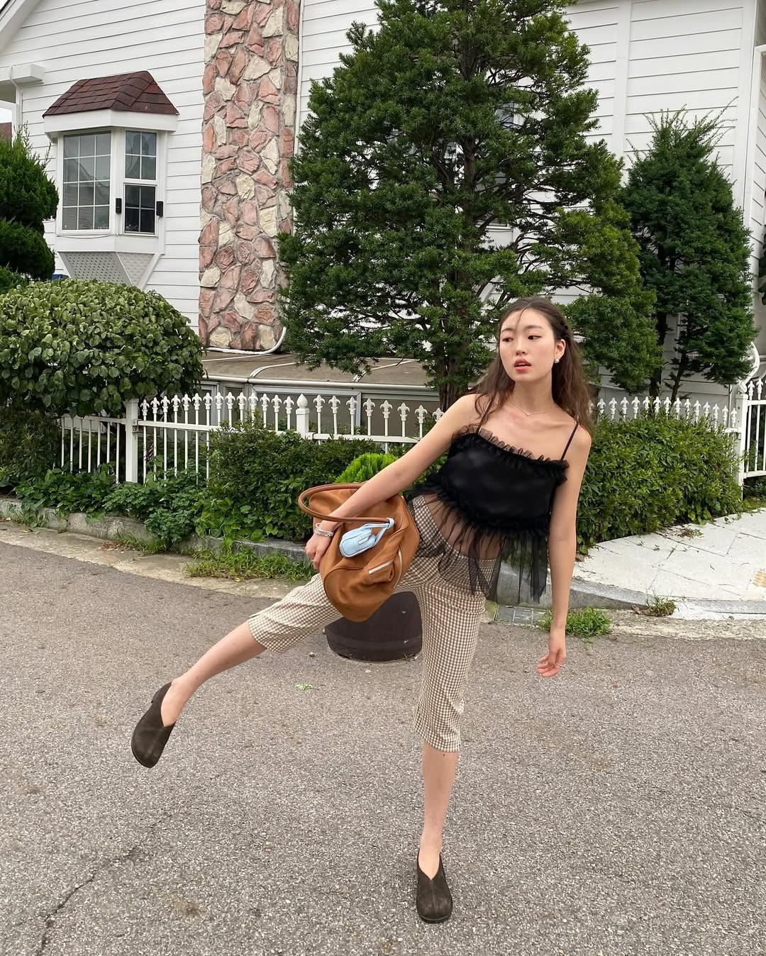 chaaemonie áo croptop phối quần lửng 