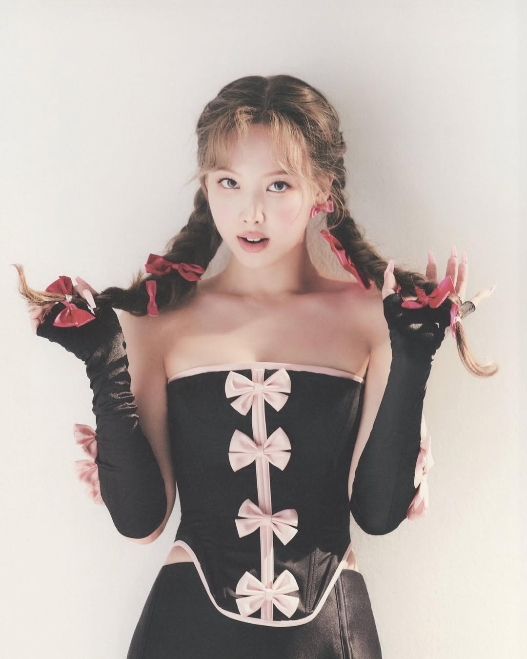 Nayeon diện thiết kế FANCì Club