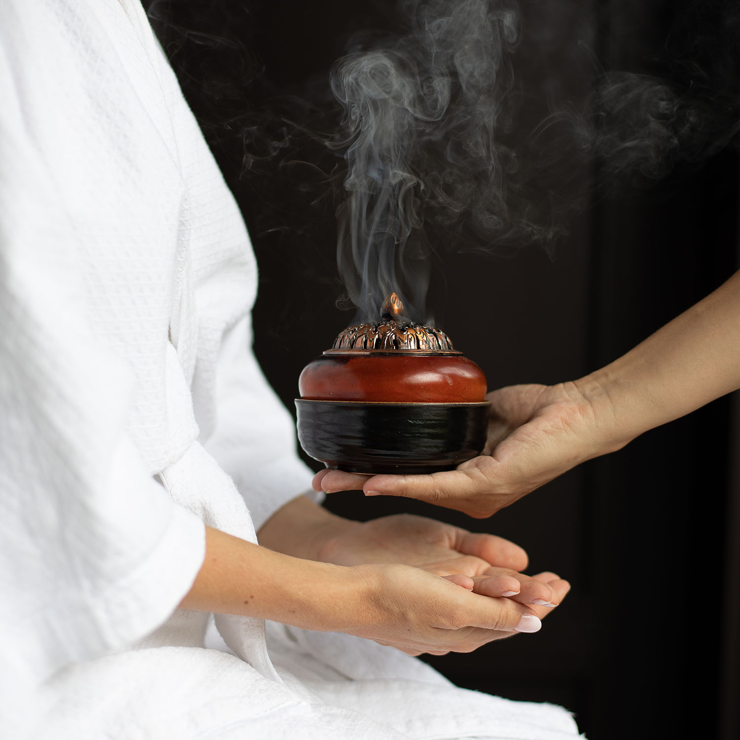 Buổi spa tại Four Seasons Resort The Nam Hai bắt đầu bằng hương thơm của trầm