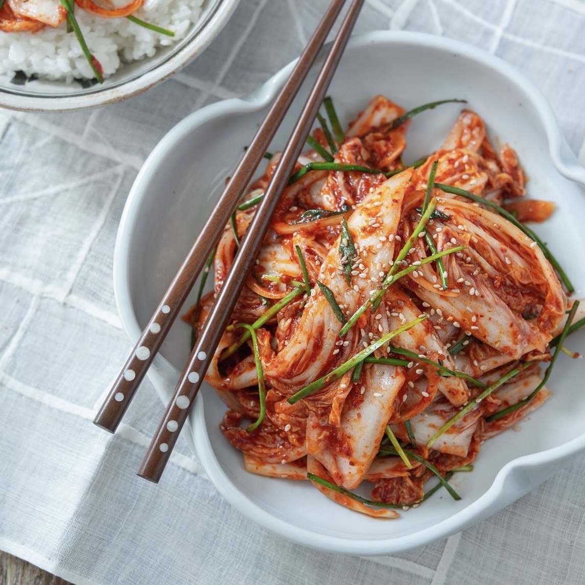 Đĩa kim chi ngon miệng giúp tăng cường hệ miễn dịch.
