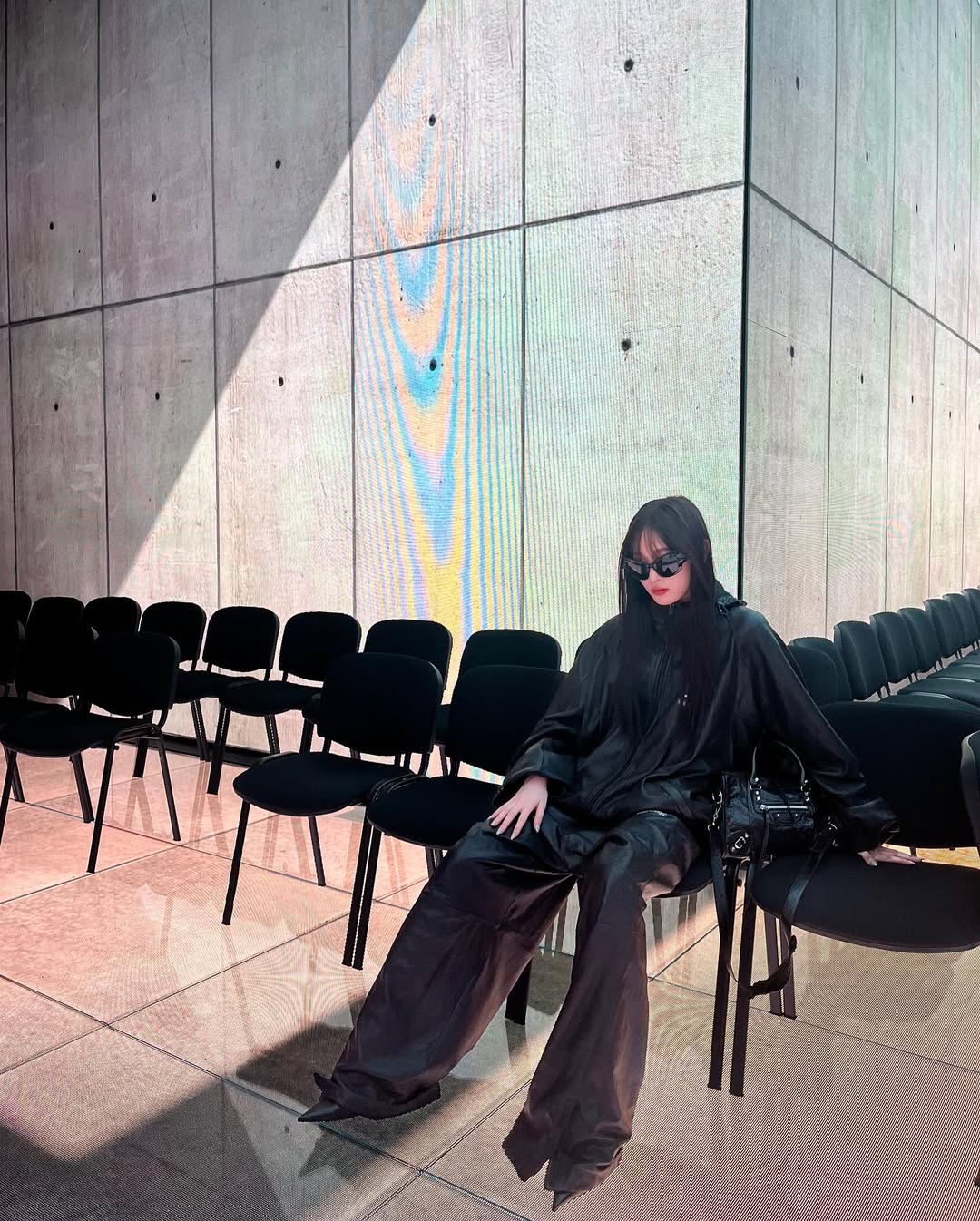 Annie tham dự show Balenciaga Thu Đông 2024