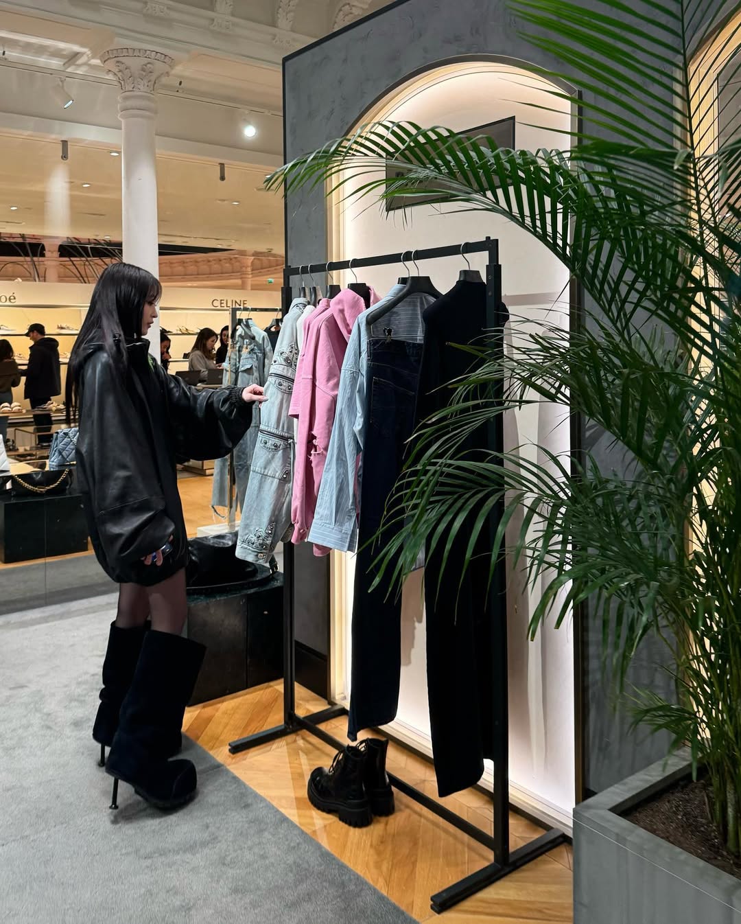 Annie tham dự show Balenciaga Thu Đông 2024