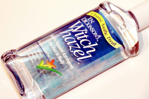 W. Witch Hazel: Tên của loại cây phỉ ở miền Đông bắc Mỹ - Chất nước chiết từ vỏ và lá cây phỉ có thể chữa các vết bầm tím và sưng tấy ở da. Ngoài ra, loại nước này còn có thể 'chống nấm và chống vi trùng trên da. Witch Hazel thường được sử dụng trong các loại nước toner cho da mụn và da dầu.