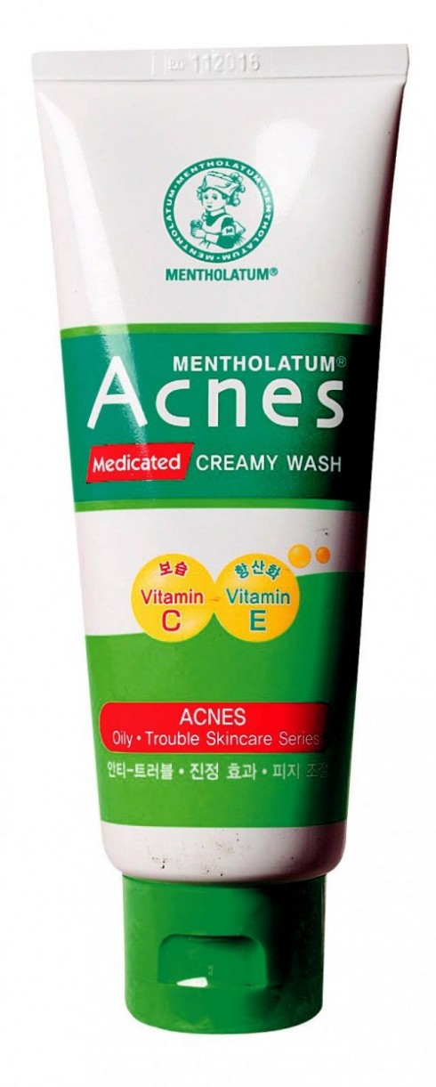S. Salicylic Acid: Cùng với benzoyl peroxide, salicylic acid là một thành phần trị mụn kinh điển. Nó là beta hydroxyl acid duy nhất có tác dụng làm giảm lượng dầu tiết ra trên da và tẩy tế' bào chết. Salicylic acid có trong các sản phẩm trị mụn của Clean & Clear và Acnes.
