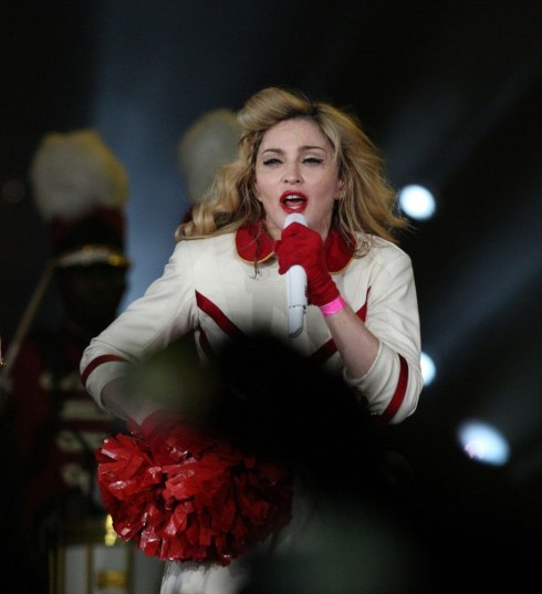 Madonna biểu diễn tại St. Petersburg (nguồn ảnh: Madonna-electronica.com)