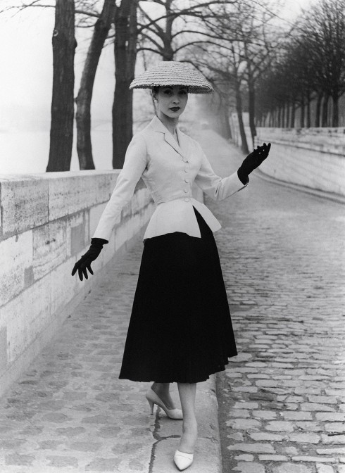 Bar suit, bộ trang phục nổi tiếng thuộc bộ sưu tập New Look của Dior (1947)