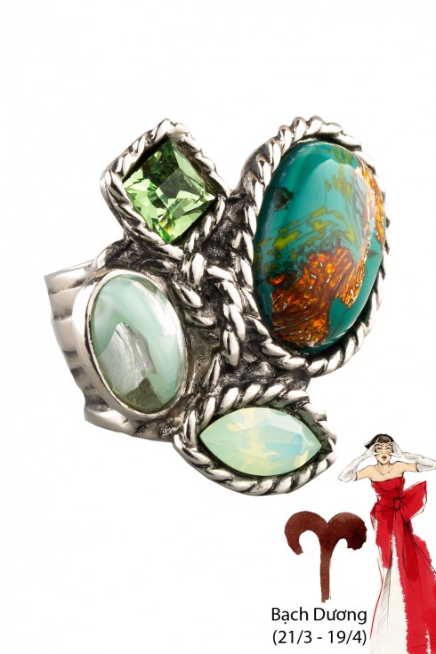 Bạch Dương (21/3 - 19/4):
<br>
Mặc dù bạn đã bắt đầu thấy nôn nóng nhưng tuần này vẫn chưa phải thời điểm phù hợp để triển khai những kế hoạch bạn đã ấp ủ từ lâu đâu. Hãy kiên nhẫn chờ đợi thêm một thời gian ngắn nữa Dương Cưu nhé. Những dấu hiệu sa sút về sức khỏe cũng đang nhắc nhở bạn cần nghỉ ngơi nhiều hơn đấy. Thay vì lao đầu vào công việc, hãy dành chút thời gian hâm nóng tình cảm với người ấy. Người ta đang im lặng chờ đợi bạn đấy.
<br />
Gợi ý cho bạn chiếc nhẫn đính đá Yves Saint Laurent với thiết kế đặc biệt cùng tông màu xanh ngọt ngào.