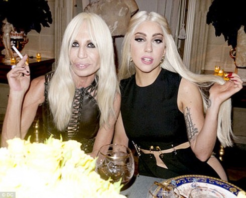 ellevn-lady-gaga-guong-mat-dai-dien-versace-3