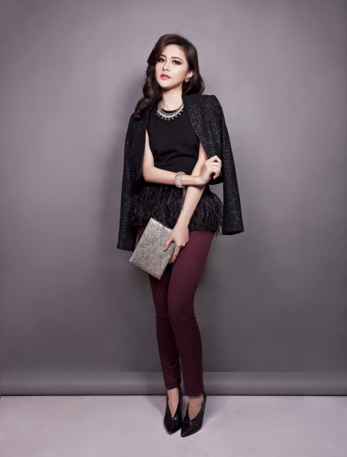 Áo viền lông Coast, Áo khoác ánh kim Coast, Quần họa tiết Coast, Clutch Warehouse 999.000 VNĐ, Vòng cổ Accessorize 775.000 VNĐ, Vòng tay Accessorize 615.000 VNĐ, Giày Nine West