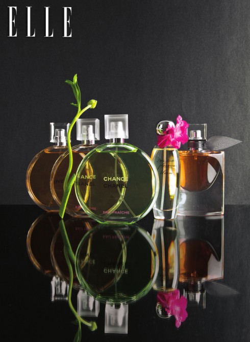 Me, Myself and I  Từ trái qua: 1&2&3. Bộ 3 nước hoa Chance Chanel 3.961.000 VND/chai/150 ml 4. Nước hoa Pleasures Bloom Estée Lauder 2.300.000 VNĐ 5. Nước hoa La Vie Est Belle Lancôme 2.600.000 VNĐ/75ml