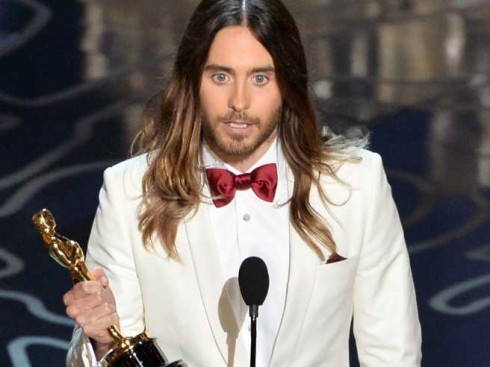 jared-leto-thanks-his-high-school-drop-out-single-mom-in-oscar-acceptance-speech
