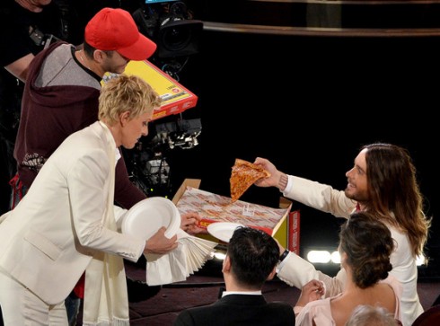 rs_560x415-140302193304-1024.ellen-jared-leto-pizza-oscars.ls.3214_copy