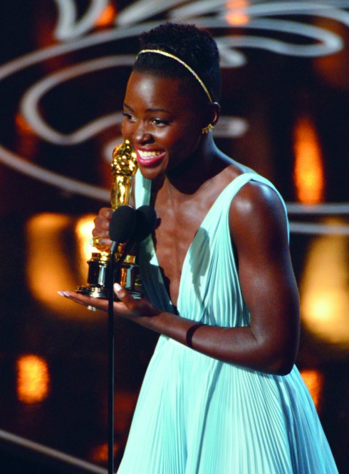 Lupita Nyong'o giành giải Nữ diễn viên phụ xuất sắc cho vai diễn trong 12 Years a Slave (bộ phim đồng thời cũng giành Oscar cho phim xuất sắc nhất).