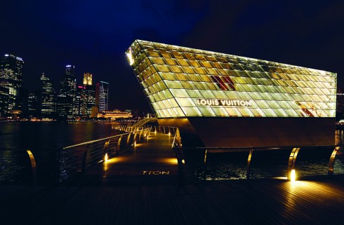 Espace Louis Vuitton Singapore lấy cảm hứng từ biển cả và màu xanh lính thủy