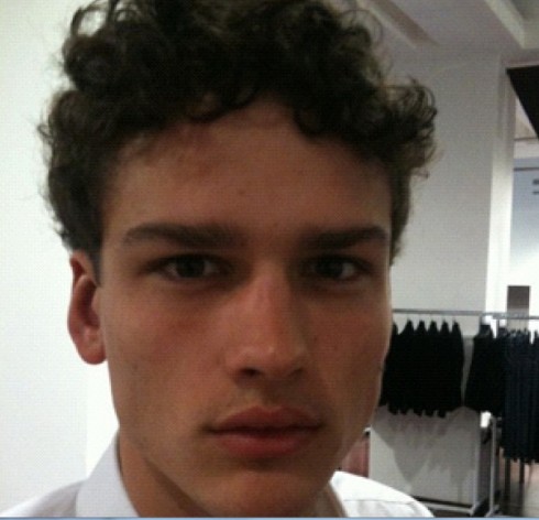 Simon Nessman: Siêu mẫu Canada sở hữu thân hình vạm vỡ như tượng thần Hy Lạp lại thích viết những câu cảm thán về cuộc sống rất hài hước.