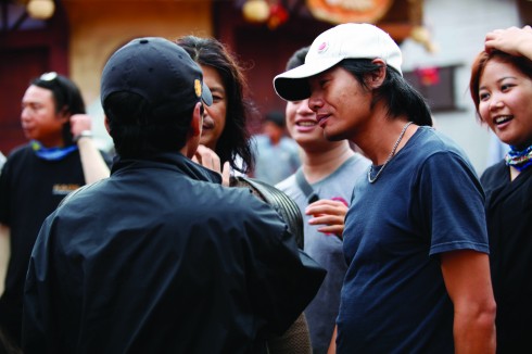 K’Linh trên trường quay phim Lửa Phật