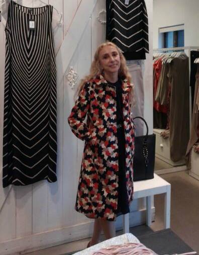 Franca Sozzani đi thăm một cửa hiệu thời trang của NTK bản địa tại Tel Aviv (Israel) có tên Ronen Chen. Được bà tới thăm và xem các thiết kế là một vinh dự đối với bất kỳ NTK trẻ đang nỗ lực tìm kiếm sự công nhận và thành công nào trên thế giới.