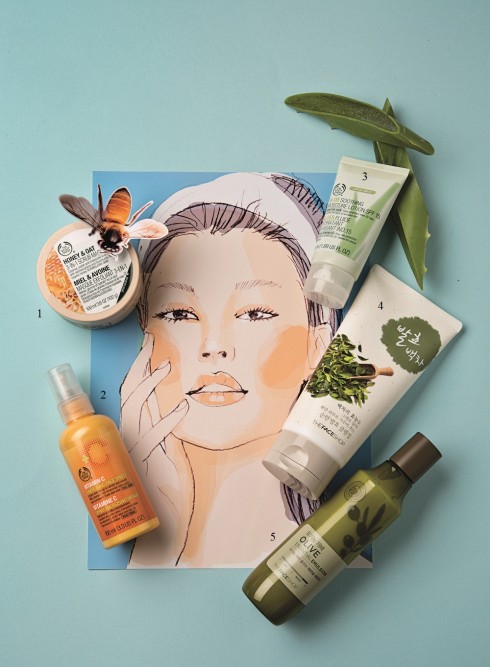 1. Mặt nạ dưỡng Honey & Oat 3-in-1 Scrub Mask THE BODY SHOP 350.000 VNĐ 2. Xịt khoáng dưỡng da VITAMIN C THE BODY SHOP 359.000 VNĐ 3. Gel làm mịn và dịu da tức thời Aloe Soothing Gel THE BODY SHOP 269.000 VNĐ 4. Sữa rửa mặt làm sáng da với thành phần trà trắng THEFACESHOP 379.000 VNĐ 5. Sữa dưỡng chiết xuất olive THEFACESHOP 429.000 VNĐ