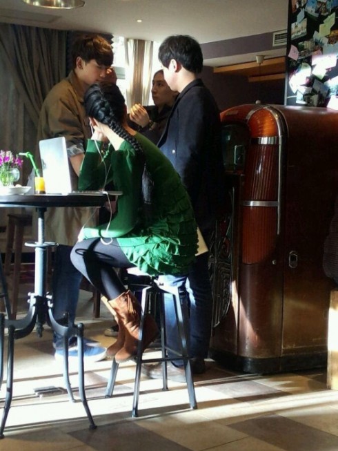 Cảnh quay đầu tiên của Lưu Diệc Phi và Bi Rain tại một quán cafe.