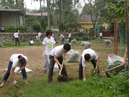 Cải tạo sân bóng trường