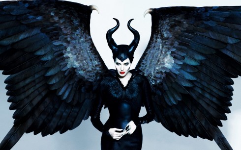 Việc Angelina Jolie tái xuất sau 4 năm vắng bóng màn ảnh kết hợp với sự đầu tư công phu của Disney đã biến Maleficent trở thành bộ phim được trông đợi nhất nửa đầu năm 2014. Phim sẽ được khởi chiếu tại Việt Nam từ 30/5