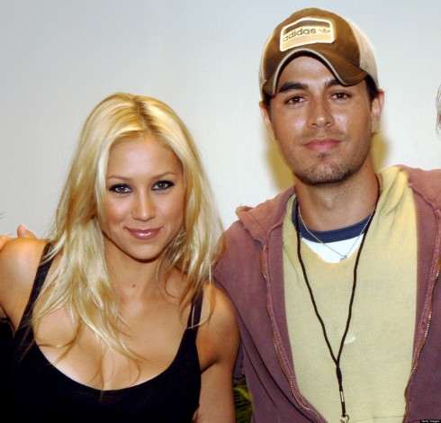 Enrique với bạn gái lâu năm Anna Kournikova.