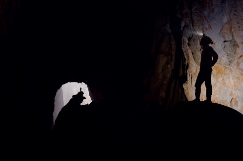 Con người trở nên bé nhỏ trong hang động lớn nhất thế giới