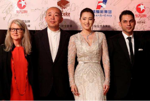 Từ trái qua phải: Đạo diễn và biên kịch người Đan Mạch Lone Scherfig, đạo diễn Trung Quốc Liu Jie, diễn viên Củng Lợi, diễn viên và đạo diễn Iran Payman Maadi