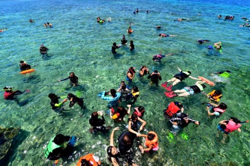 Mùa hè trên đảo Nalusuan, Philippines. Tác giả Nguyễn Hoàng Hà