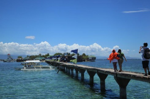 Đường vào đảo Nalusuan, Cebu, Philippines Tác giả Hoàng Hà