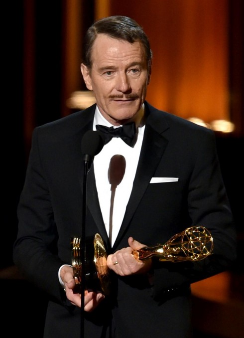 Bryan Cranston nhận giải Nam diễn viên chính xuất sắc trong phim chính kịch Breaking Bad.