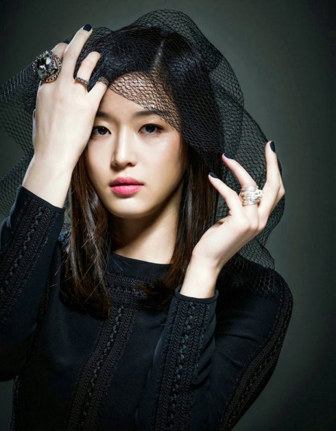 Jeon Ji Hyun - Cine21 Magazine
