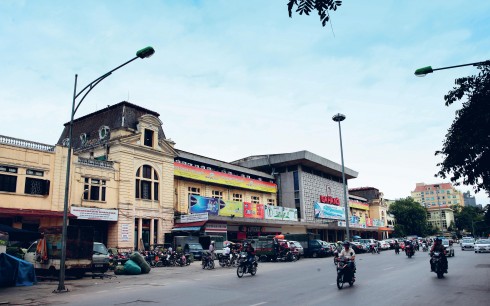 Ga Hà Nội - trước đây có tên là ga Hàng Cỏ do Pháp xây dựng và khánh thành năm 1902. Hơn một thế kỷ qua, ga Hà Nội luôn là một đầu mối giao thông vận tải quan trọng của nước Việt Nam ta nói chung, của Thủ đô Hà Nội nói riêng.