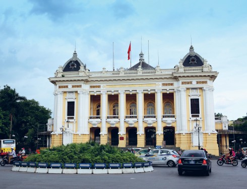 Ngày nay, Nhà hát Lớn là một trong những địa điểm biểu diễn quan trọng bậc nhất ở Hà Nội, được những người làm nghệ thuật coi như một "ngôi đền" dành cho nghệ thuật cổ điển. Nhà hát Lớn là nơi khai sinh và tôn vinh kịch nghệ cùng sân khấu Việt Nam, cũng như các loại hình nghệ thuật giao hưởng, hợp xướng, nhạc kịch, vũ kịch. Tại đây, thường xuyên diễn ra các hoạt động văn hóa, biểu diễn nghệ thuật.