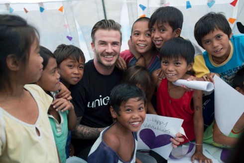 Trong chuyến đi đến Philippines vào tháng 2 năm nay, anh đã chơi bóng đá với trẻ em giữa sân trường đã bị tàn phá vì bão, tham gia vào các lớp học và giúp phân phát những cuốn sách bài tập....