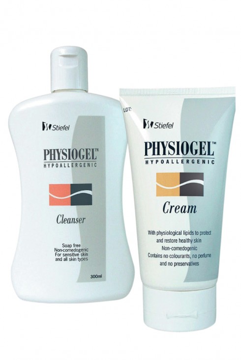 PHYSIOGEL:  Sữa rửa mặt của thương hiệu nay co thẻ gay sóc cho người làn dàu sử dụng vi hoan toan khong co bọt! Sự vắng mặt của chát tạo bọt giup cho sữa rửa mặt của Physiogel co sự nhẹ nhang va khong lam kho da. Ngoai ra, Physiogel con co kem dưỡng ảm cũng hoan toan khong mui va phu hợp cho da nhạy cảm.