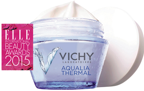 <em>Kem dưỡng:</em> <br>
<strong>VICHY – Aqualia Thermal
Cream</strong>
<br>
Bạn uống quá nhiều cà phê và lại còn thiếu ngủ? 
Không sao, hũ kem dưỡng ẩm này của Vichy có thể 
làm cho những làn da mệt mỏi nhất trở nên mượt 
mà, căng mọng. Kem đặc nhưng ở dạng gel nhẹ 
nhàng cung cấp độ ẩm cho da suốt 48 giờ. Và giá cả 
lại vô cùng dễ chịu. 