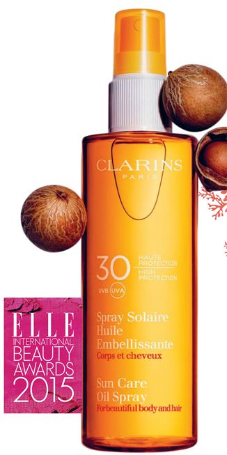 <strong> DƯỠNG THỂ </strong>
<br> <br>
<em>Chống nắng:</em><br>
<strong>ClARINS – 
Sunscreen Care
Oil Spray SPF30</strong><br>
Lần đầu tiên có một loại 
chống nắng đem lại cảm 
giác sexy. Dạng dầu khô rất 
nhanh, mùi hương đáng yêu 
và bảo vệ da cũng như tóc 
triệt để khỏi ánh nắng, 
chlorine và ô nhiễm 
môi trường. Một 
chai dầu mà mọi 
beauty editor 
đều mang theo 
trong các kỳ 
nghỉ của suốt 
năm 2014. 