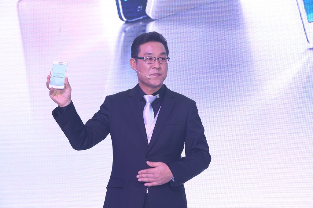 Ông Kim Cheol Gi, tổng giám đốc công ty điện tử Samsung trong sự kiện ra mắt Galaxy A 