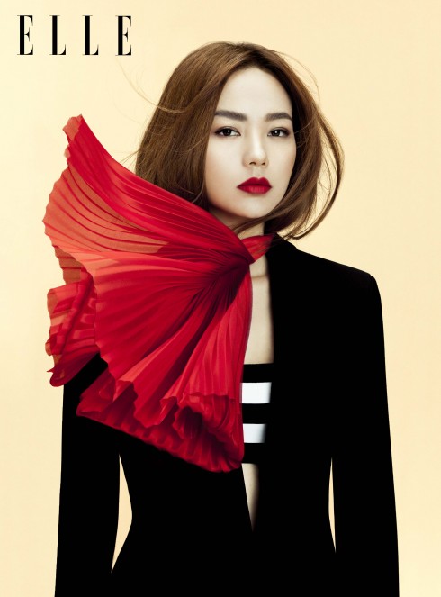 Khăn Christian Dior, Áo top Stella McCartney, Áo khoác Christian Dior