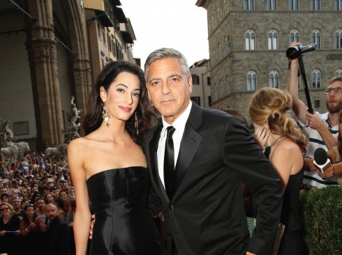 Amal mặc đầm Dolce & Gabbana tại một liên hoan phim