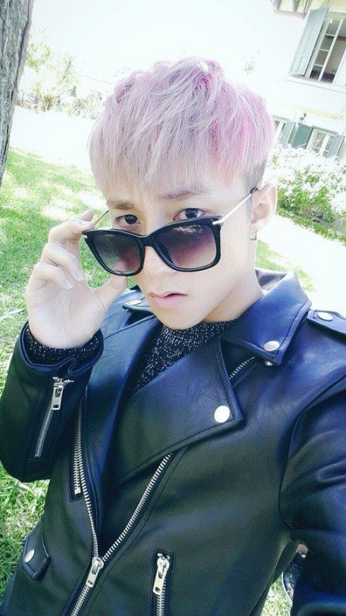 Tóc clean cut màu hồng trắng.