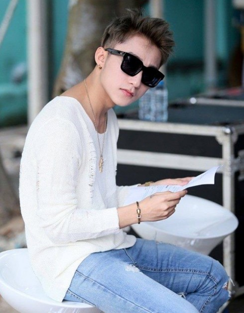 Tóc crew với đặc trưng là phần mái ngắn vuốt ngược.