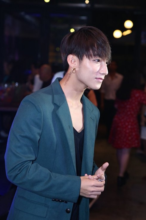 Tóc indie đơn giản và phóng khoáng.